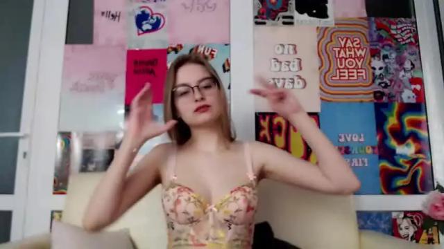 Image 3 of peach_sophie Stream on Chaturbate on 19 months ago