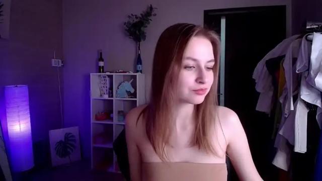 Image 8 of peach_sophie Stream on Chaturbate on 18 months ago