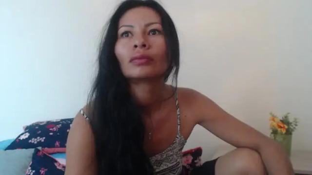 Image 3 of peachy_blossom22 Stream on Chaturbate on 15 months ago