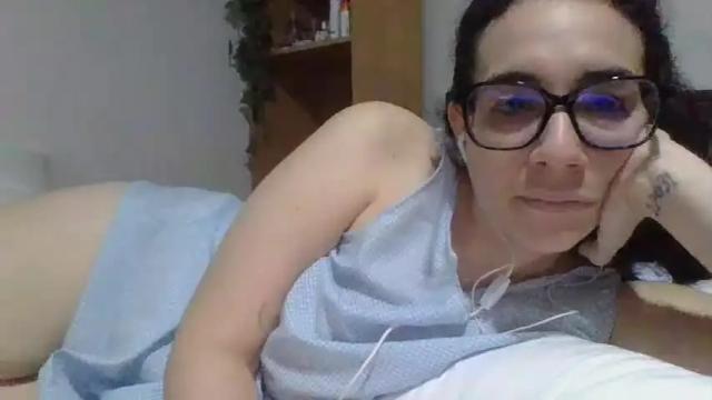 Image 2 of peachylatina1 Stream on Chaturbate on 24 months ago