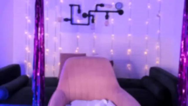 Image 3 of pear_moon Stream on Chaturbate on 13 months ago