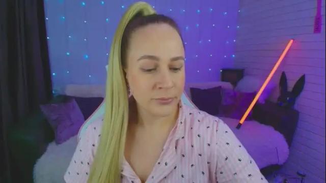 Image 2 of pepper_cat Stream on Chaturbate on 23 days ago