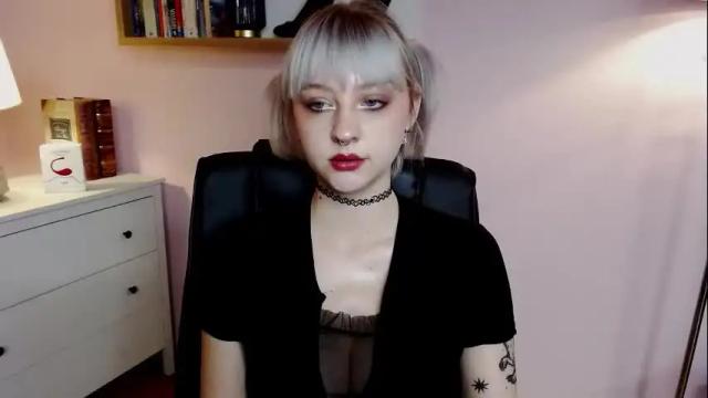 Image 4 of perfect_madeline Stream on Chaturbate on 8 months ago