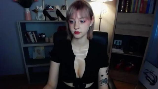 Image 10 of perfect_madeline Stream on Chaturbate on 7 months ago