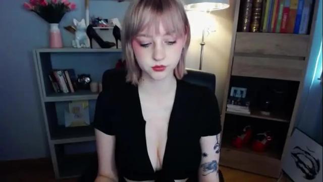 Image 2 of perfect_madeline Stream on Chaturbate on 7 months ago