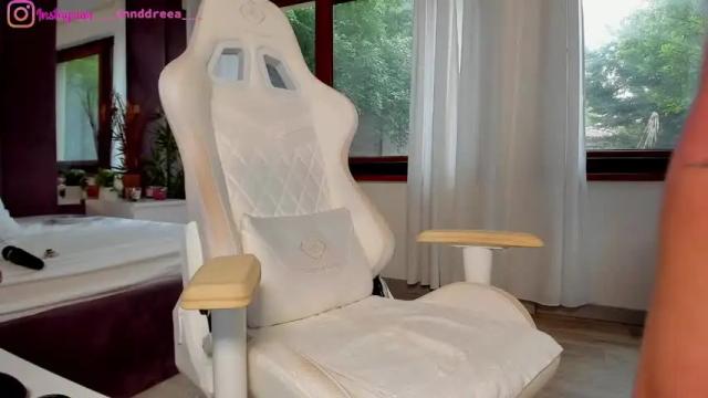 Image 10 of perfectt33n Stream on Chaturbate on 27 days ago