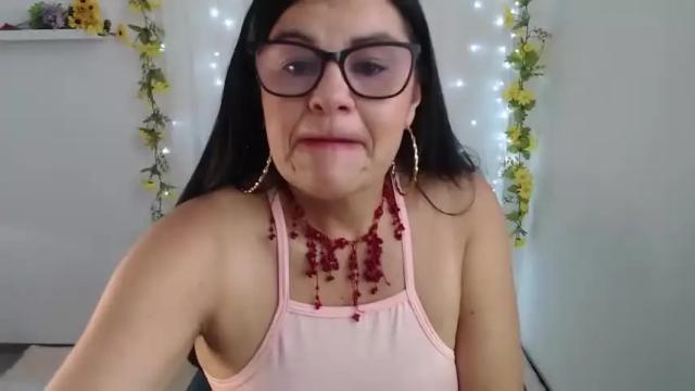 Image 6 of perla9_q Stream on Chaturbate on 15 months ago