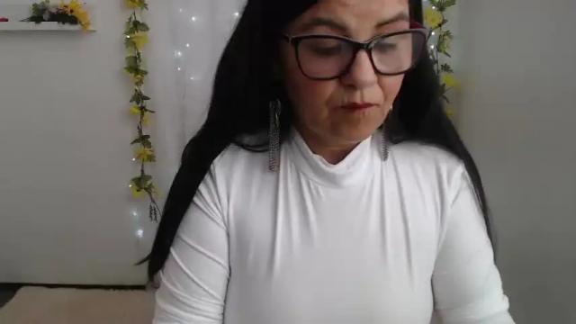 Image 12 of perla9_q Stream on Chaturbate on 15 months ago