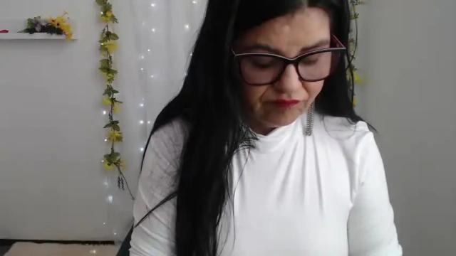 Image 3 of perla9_q Stream on Chaturbate on 15 months ago