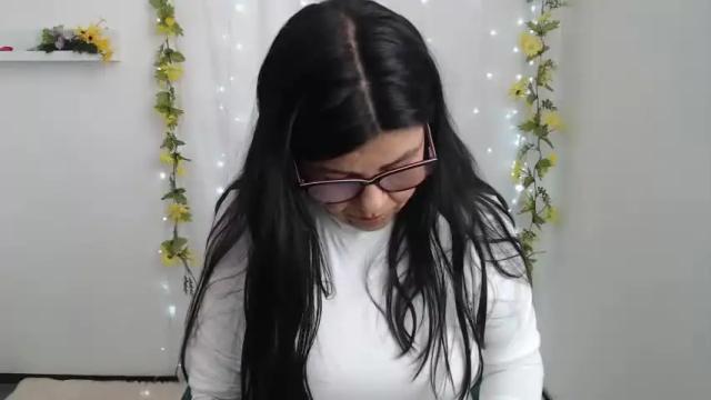 Image 4 of perla9_q Stream on Chaturbate on 15 months ago
