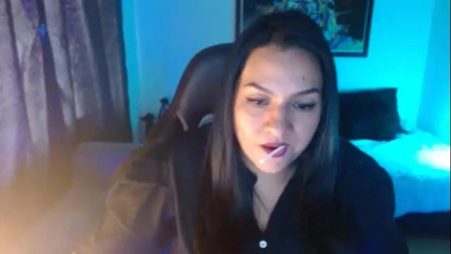 Image 2 of perla_674288 Stream on Chaturbate on 19 months ago