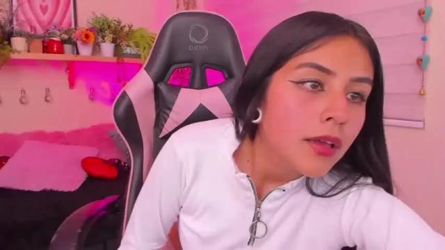 Image 4 of perlaa_03 Stream on Chaturbate on 13 months ago