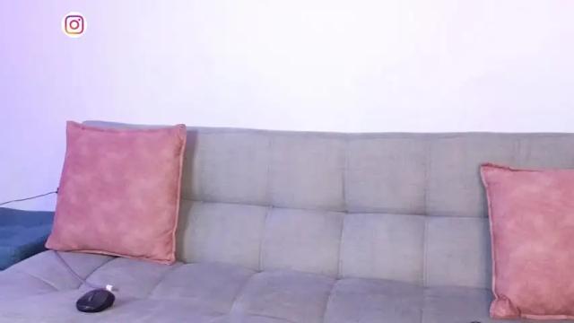 Image 8 of petit_rosseowo Stream on Chaturbate on 14 months ago