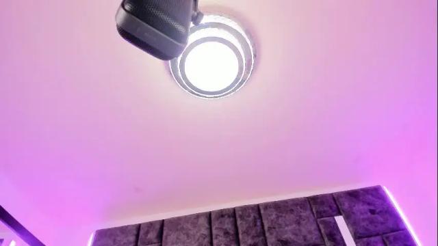 Image 3 of petit_rosseowo Stream on Chaturbate on 4 days ago