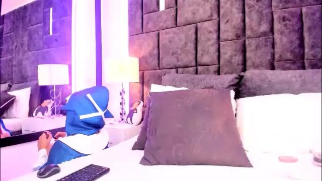 Image 3 of petit_rosseowo Stream on Chaturbate on 5 months ago