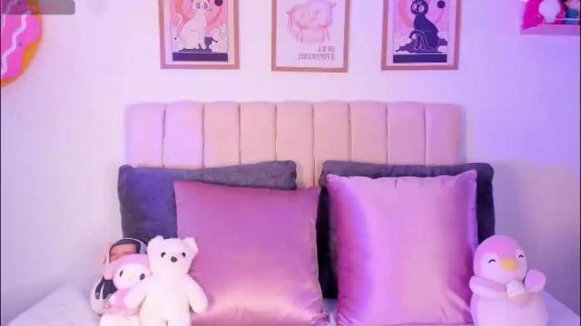 Image 8 of petit_rosseowo Stream on Chaturbate on 2 months ago