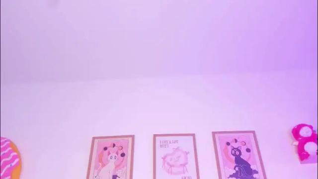 Image 8 of petit_rosseowo Stream on Chaturbate on 1 month ago