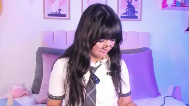 Image 2 of petit_rosseowo Stream on Chaturbate on 17 days ago