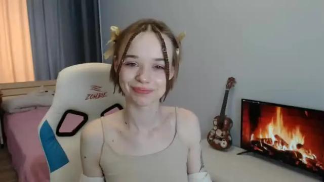 Image 11 of petitbelle Stream on Chaturbate on 20 months ago