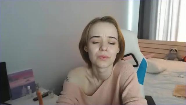 Thumbnail 1, petitbelle's Stream at Chaturbate, 19 months ago