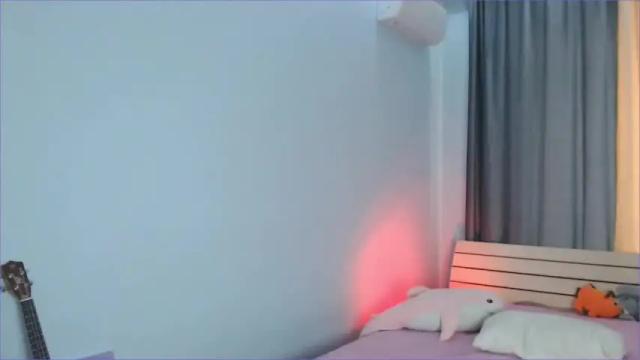 Image 4 of petitbelle Stream on Chaturbate on 19 months ago
