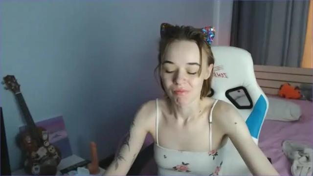 Image 6 of petitbelle Stream on Chaturbate on 19 months ago