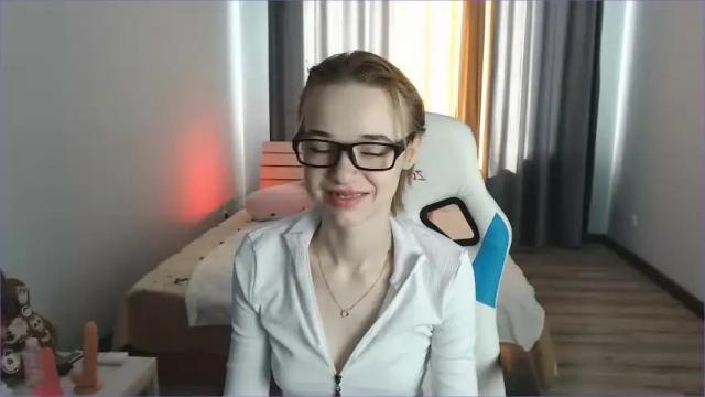 Thumbnail 1, petitbelle's Stream at Chaturbate, 19 months ago
