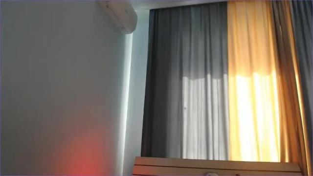 Image 12 of petitbelle Stream on Chaturbate on 19 months ago