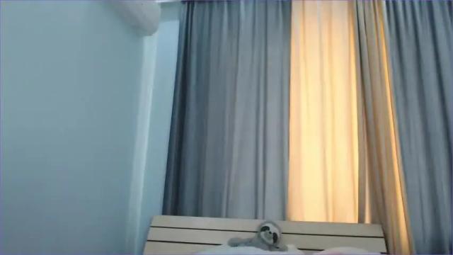 Image 7 of petitbelle Stream on Chaturbate on 19 months ago