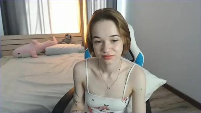 Image 2 of petitbelle Stream on Chaturbate on 19 months ago