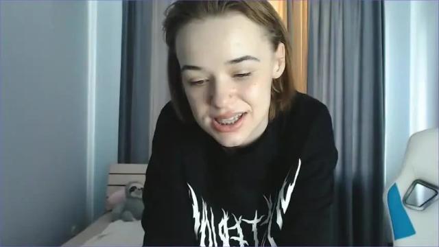 Image 3 of petitbelle Stream on Chaturbate on 18 months ago