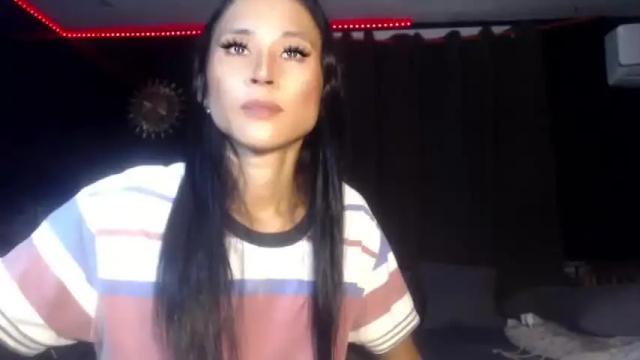 Image 3 of petitdoryluz_69 Stream on Chaturbate on 14 months ago