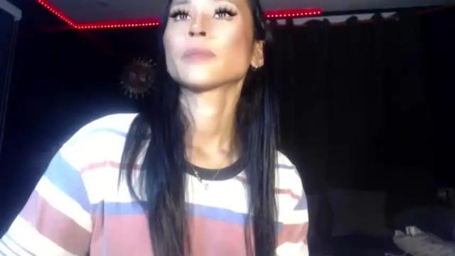 Image 7 of petitdoryluz_69 Stream on Chaturbate on 14 months ago