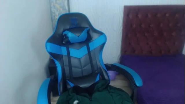Image 3 of petite_lucy18 Stream on Chaturbate on 1 month ago