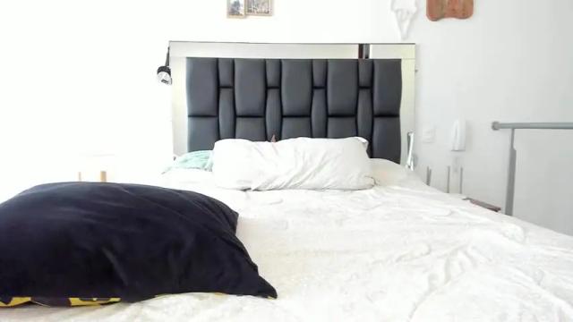 Image 11 of petitealejats Stream on Chaturbate on 14 months ago
