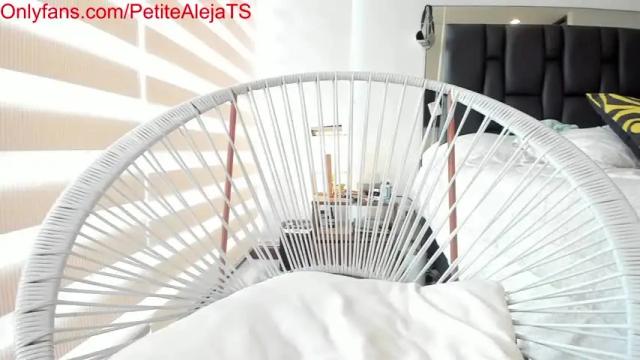 Image 11 of petitealejats Stream on Chaturbate on 15 months ago