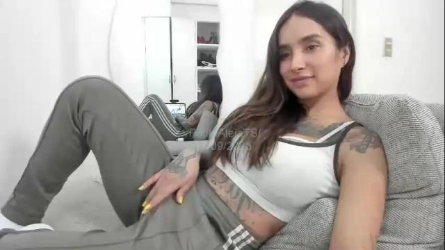 Image 3 of petitealejats Stream on Chaturbate on 1 month ago