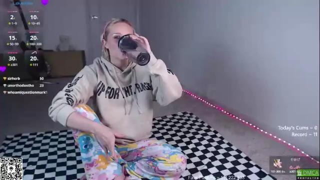 Image 10 of petitebrat Stream on Chaturbate on 1 month ago