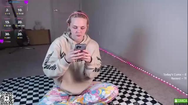 Image 3 of petitebrat Stream on Chaturbate on 1 month ago