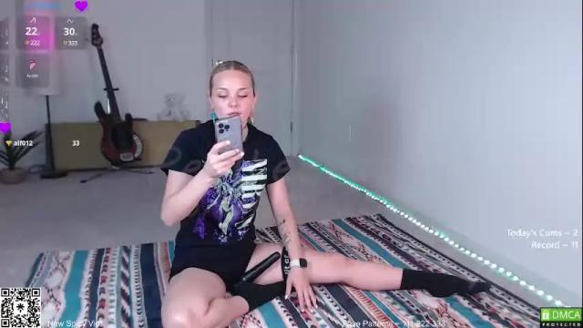 Image 12 of petitebrat Stream on Chaturbate on 1 month ago