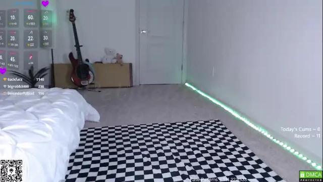 Image 11 of petitebrat Stream on Chaturbate on 4 days ago