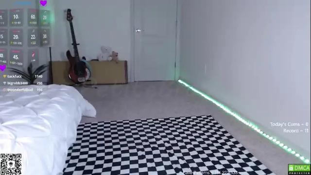 Image 12 of petitebrat Stream on Chaturbate on 4 days ago