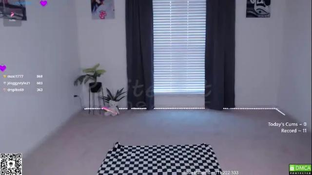 Image 3 of petitebrat Stream on Chaturbate on 2 months ago