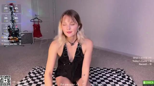 Image 2 of petitebrat Stream on Chaturbate on 24 days ago