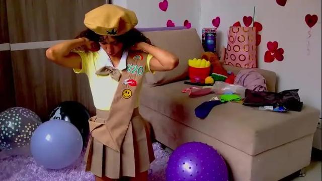 Image 4 of petitecindyluna Stream on Chaturbate on 2 months ago