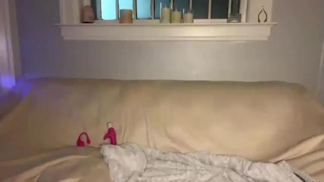 Image 2 of petitegirluvsdick Stream on Chaturbate on 13 months ago