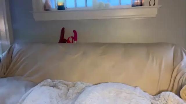 Image 4 of petitegirluvsdick Stream on Chaturbate on 13 months ago