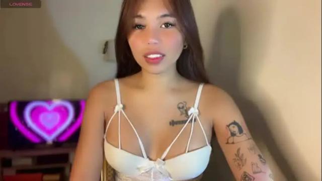 Image 3 of petitegirlx69 Stream on Chaturbate on 3 months ago