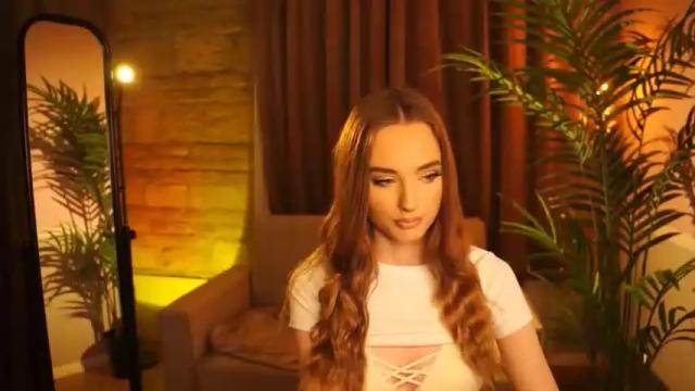 Image 11 of petitegonwiild Stream on Chaturbate on 13 months ago