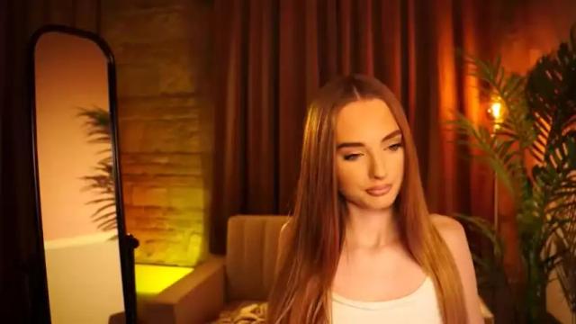 Image 10 of petitegonwiild Stream on Chaturbate on 12 months ago